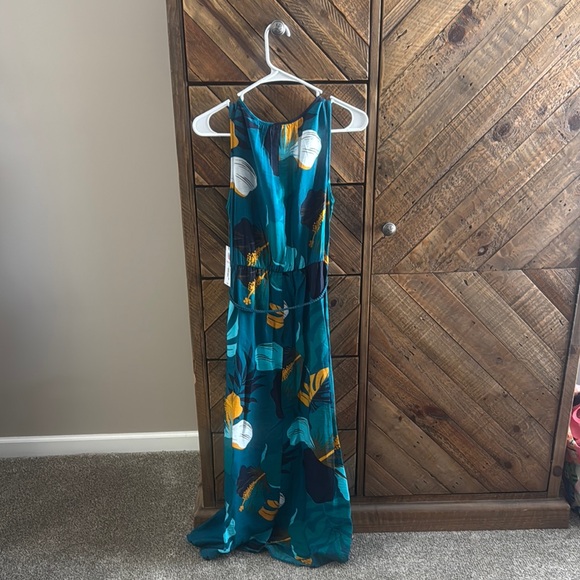 Teal Maxi Dress with Leaf Print - Picture 2 of 3